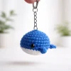 Llavero de ballena azul a crochet
