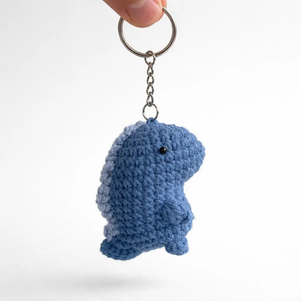 Llavero de dinosaurio tejido a crochet vista 94